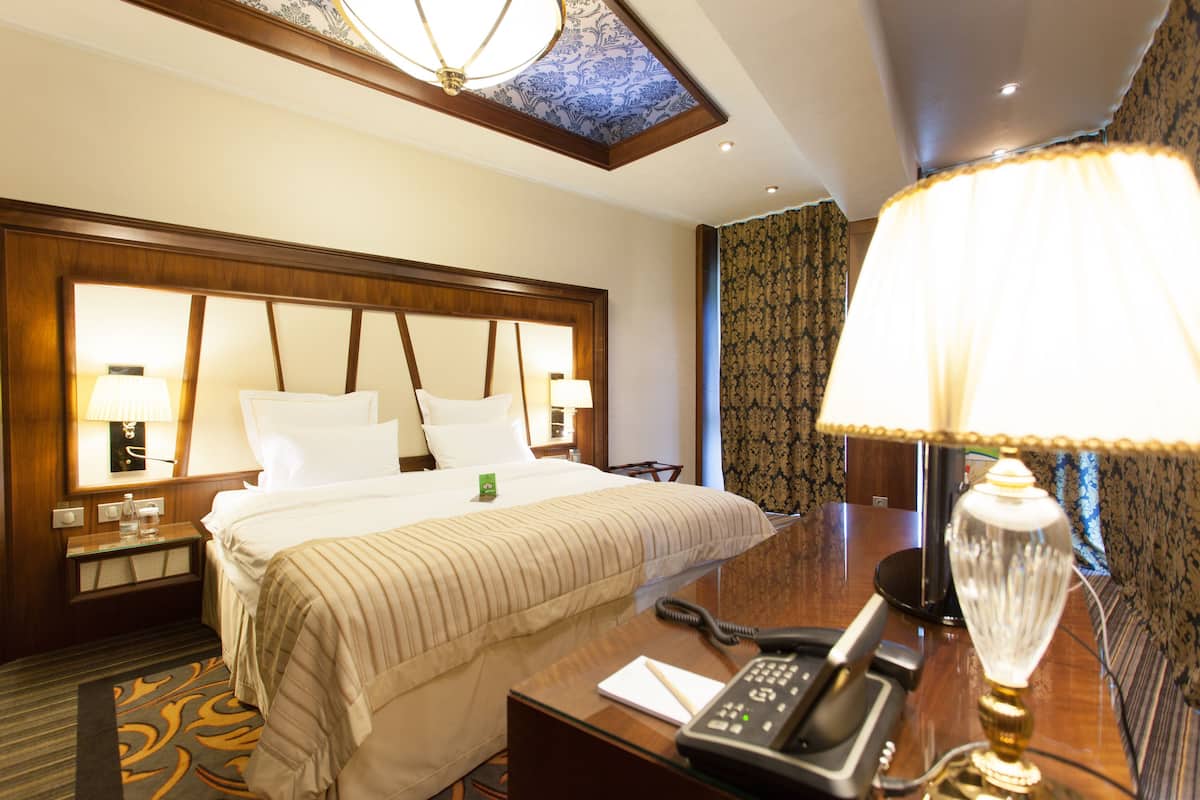 Sábanas de algodón egipcio, ropa de cama de alta calidad y minibar