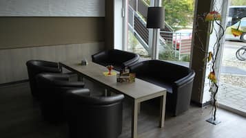 Desayuno buffet (EUR 15 por persona)