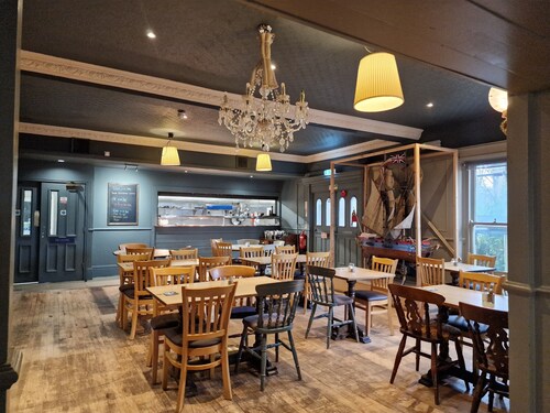 Royal Hotel, Bar & Grill