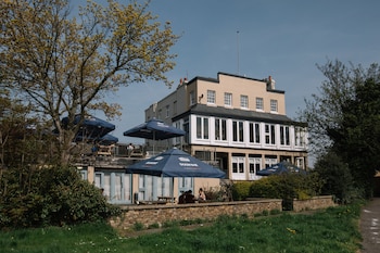 Royal Hotel, Bar & Grill