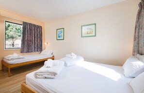 Apartment, 2 Bedrooms | Desk, free WiFi, bed sheets