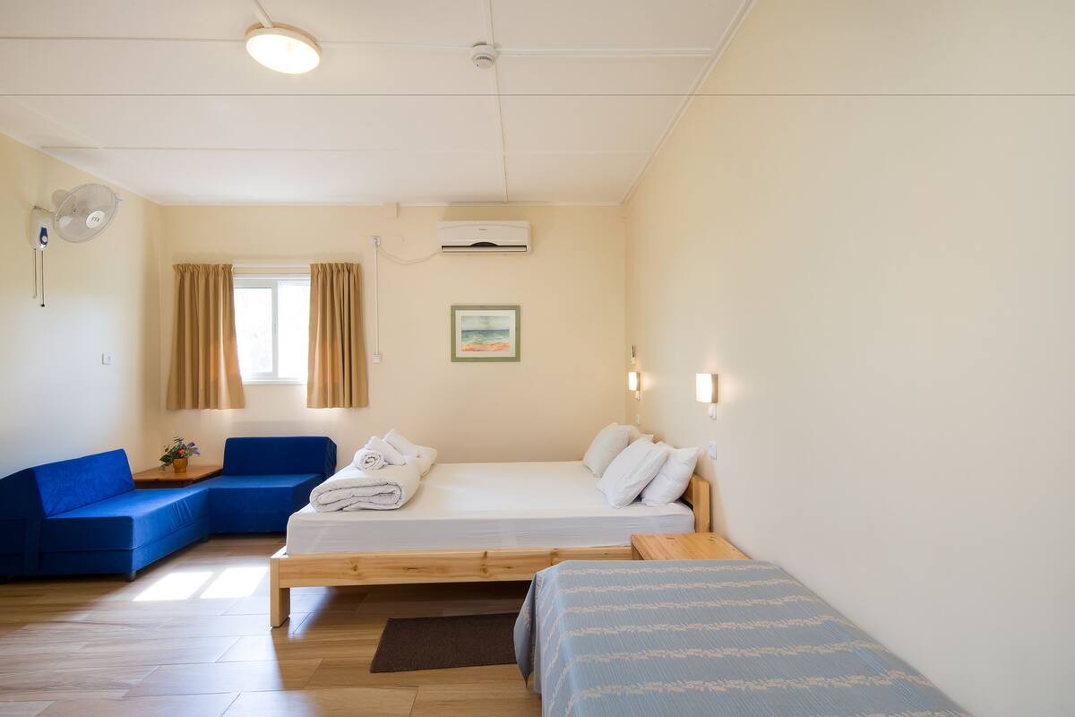 Double Room | Desk, free WiFi, bed sheets