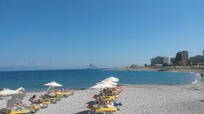 Beach nearby, beach towels - Florida Hotel (Rhodes)