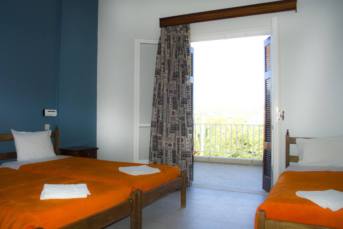 Triple Room | Free cots/infant beds, rollaway beds, free WiFi