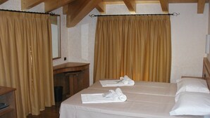 Couette en duvet d'oie, coffres-forts dans les chambres, bureau