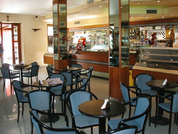 Bar (on property) - Azzano Holidays Bed & Breakfast (Tremezzina)