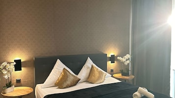 Doppelzimmer, eigenes Bad | Allergikerbettwaren, Schreibtisch, VerdunkelungsvorhÀnge