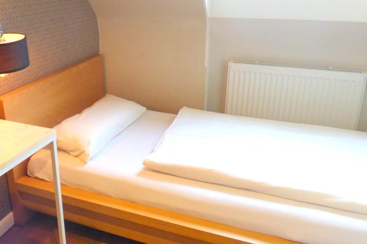 Chambre Simple, salle de bains privée