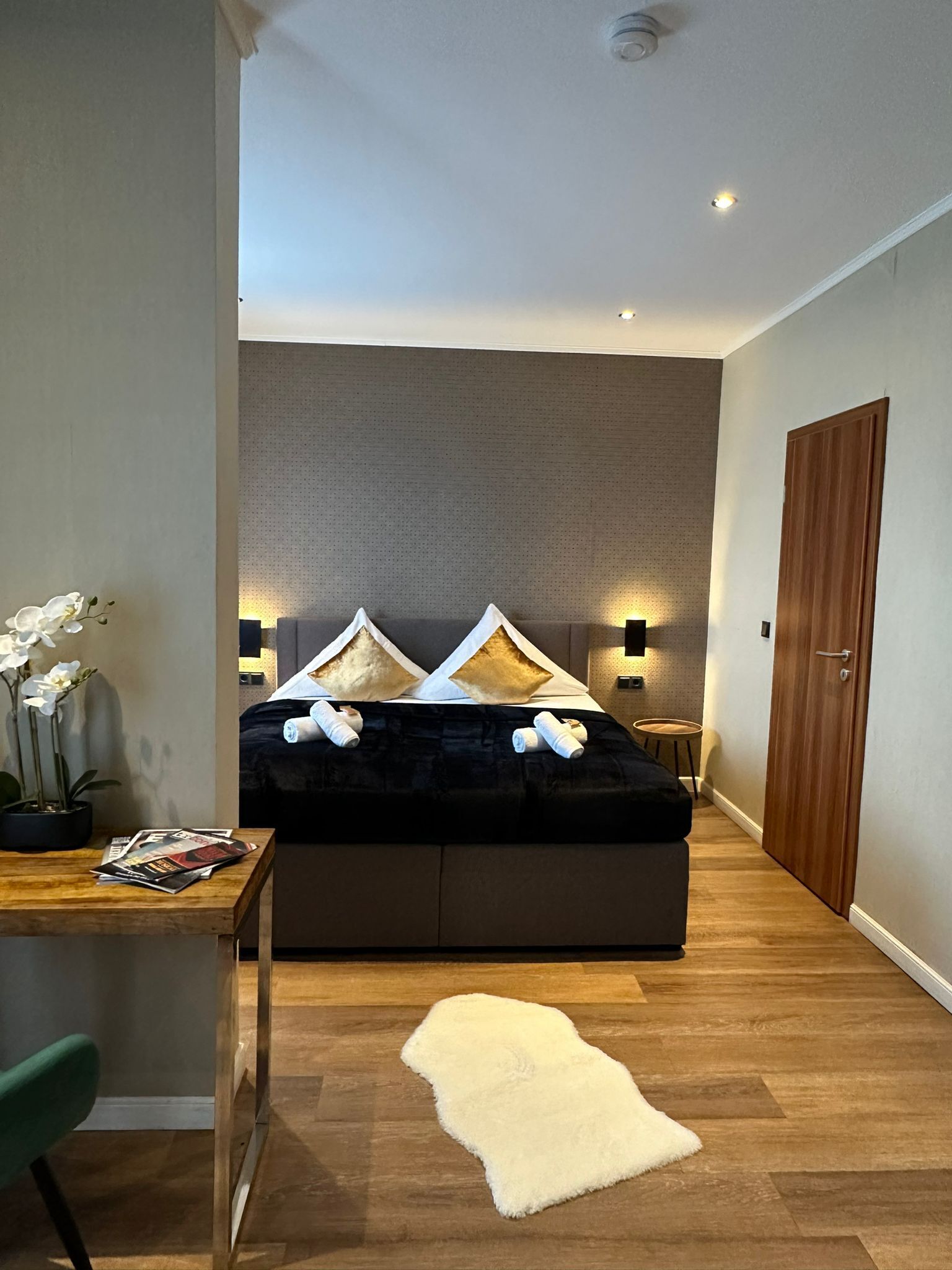 Habitación cuádruple básica | Ropa de cama hipoalergénica, escritorio, cortinas opacas