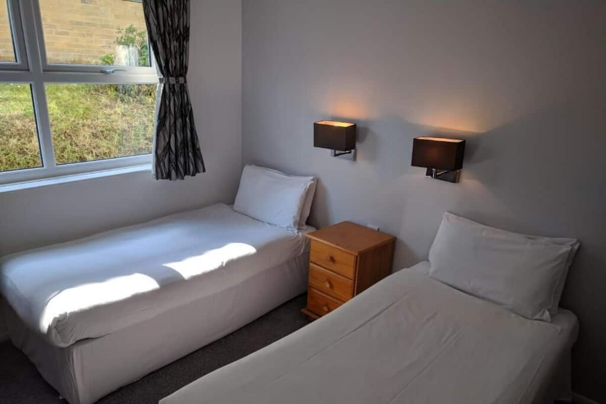 Standard Twin Room | 1 bedroom, desk, bed sheets