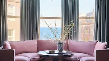 Deluxe Room, 1 King Bed