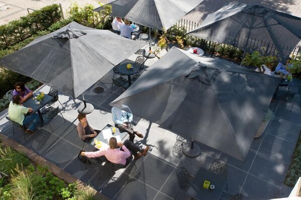 2 restaurants, spécialités Cuisine internationale