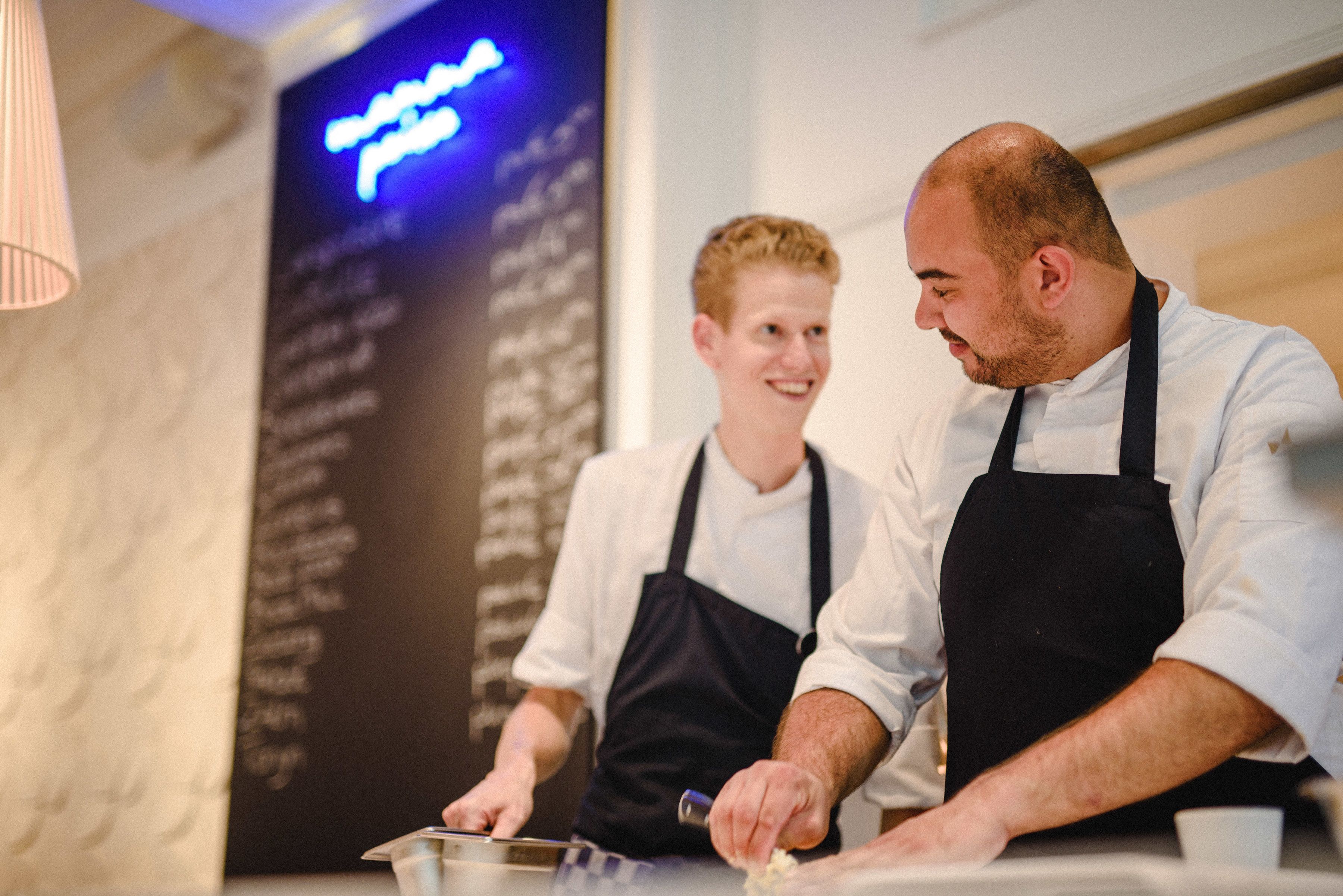 2 restaurants, breakfast, lunch, dinner served; international cuisine