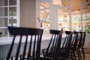 2 restaurants; breakfast, lunch, and dinner served - Boutique Hotel MANNA - Quality Lodgings (Nijmegen)