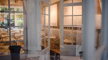 2 Restaurants; Frühstück, Mittagessen und Abendessen werden serviert
