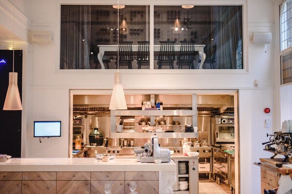 2 restaurants, serveren ontbijt, lunch, diner, internationale gerechten