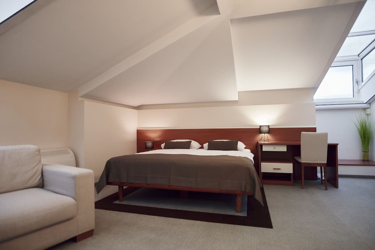 Ropa de cama de alta calidad y minibar
