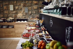 Free daily buffet breakfast - Hotel Villa Eugenia (Lovran)