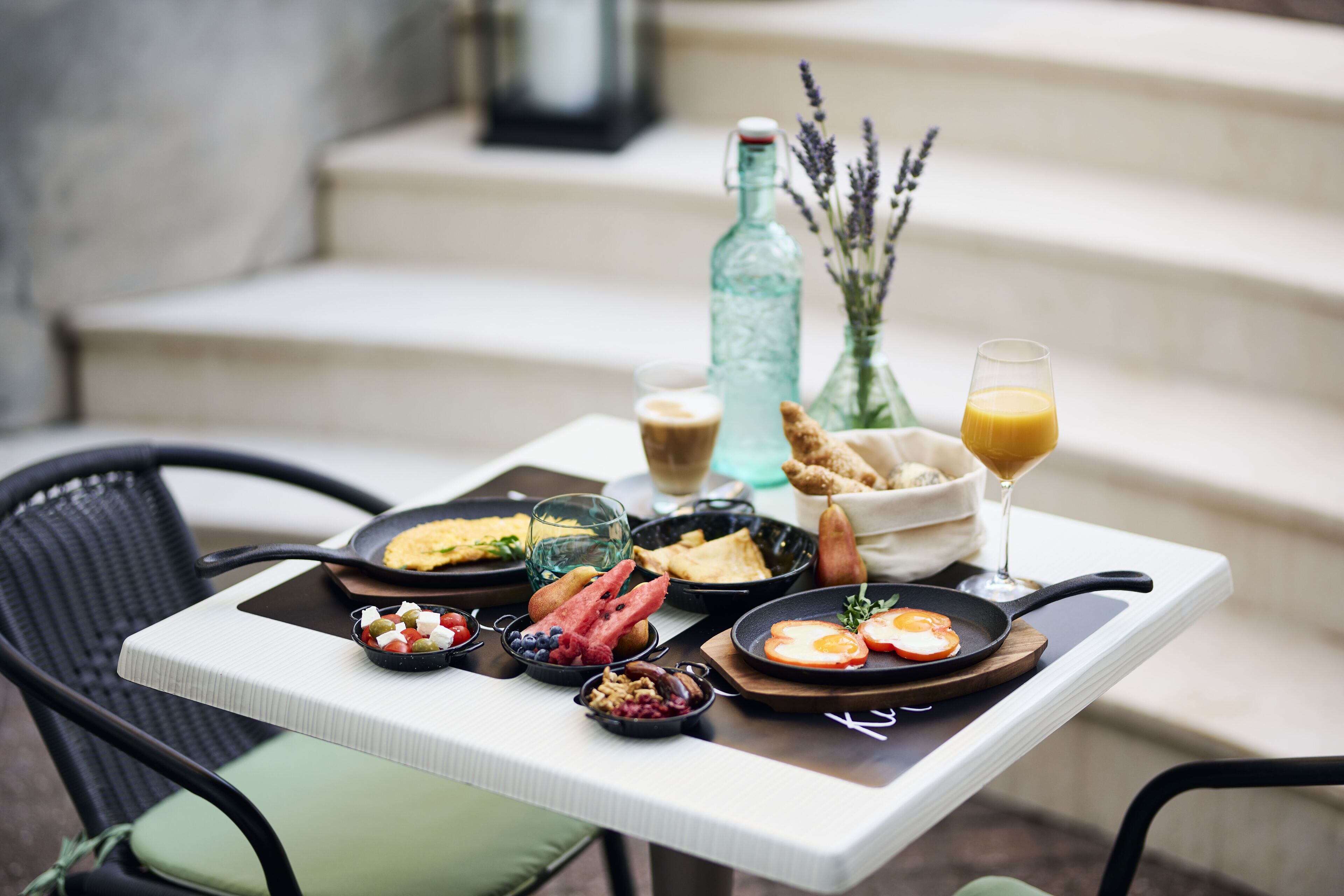 Free daily buffet breakfast 