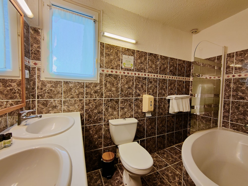 Will's Hotel Narbonne by null