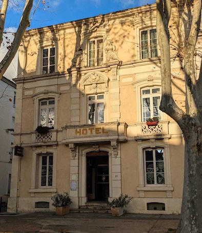 Front of property. Will's Hotel
