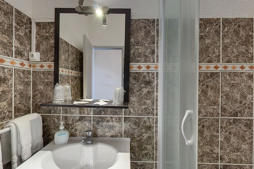 Will's Hotel Narbonne by null