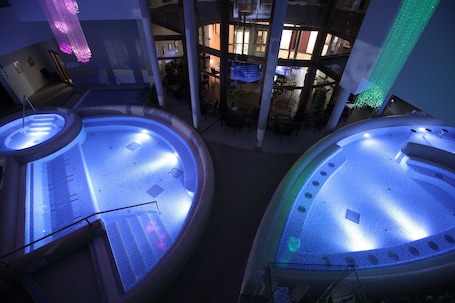5 indoor pools, seasonal outdoor pool, pool umbrellas, pool loungers. Colosseum Hotel Mórahalom