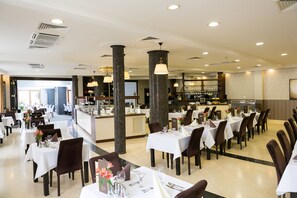 Breakfast, lunch and dinner served