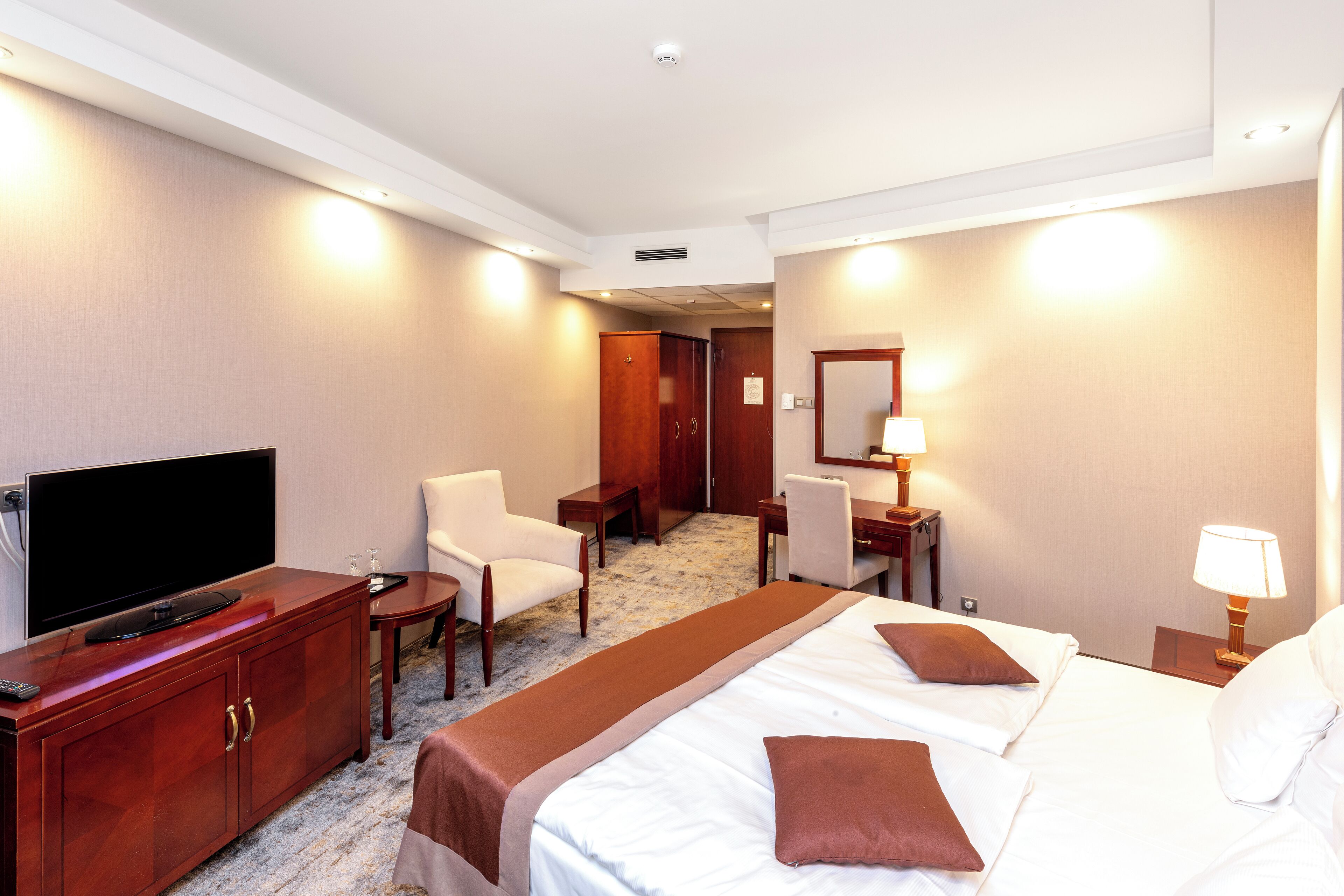 standard double room | hypo-allergenic bedding, down duvets, minibar, in-room safe