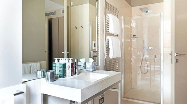 Presidential Suite, 2 Bedrooms, 2 Bathrooms | Bathroom | Shower, rainfall showerhead, designer toiletries, hair dryer