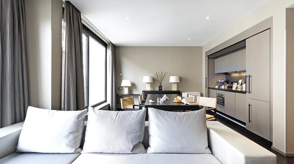 Svit Presidential - 2 sovrum - 2 badrum | Vardagsrum | LCD-tv och en mp3-dockningsstation