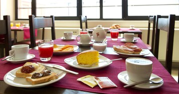 Colazione a buffet, servita tutte le mattine (15 EUR a persona) 