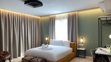 Executive Double Room | In-room safe, desk, soundproofing, free WiFi