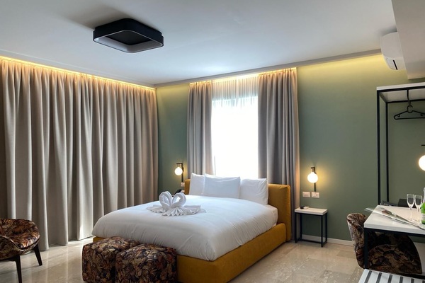 Executive Double Room | In-room safe, desk, soundproofing, free WiFi