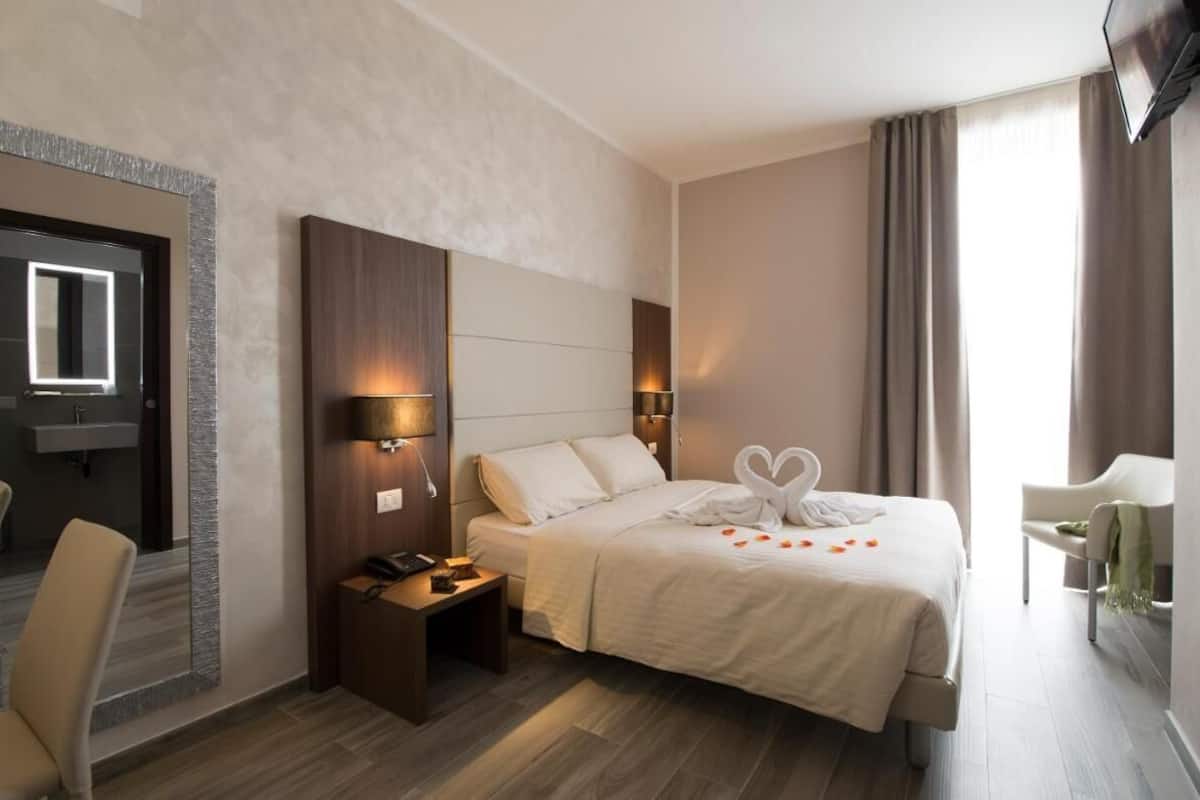 In-room safe, desk, soundproofing, WiFi (free)