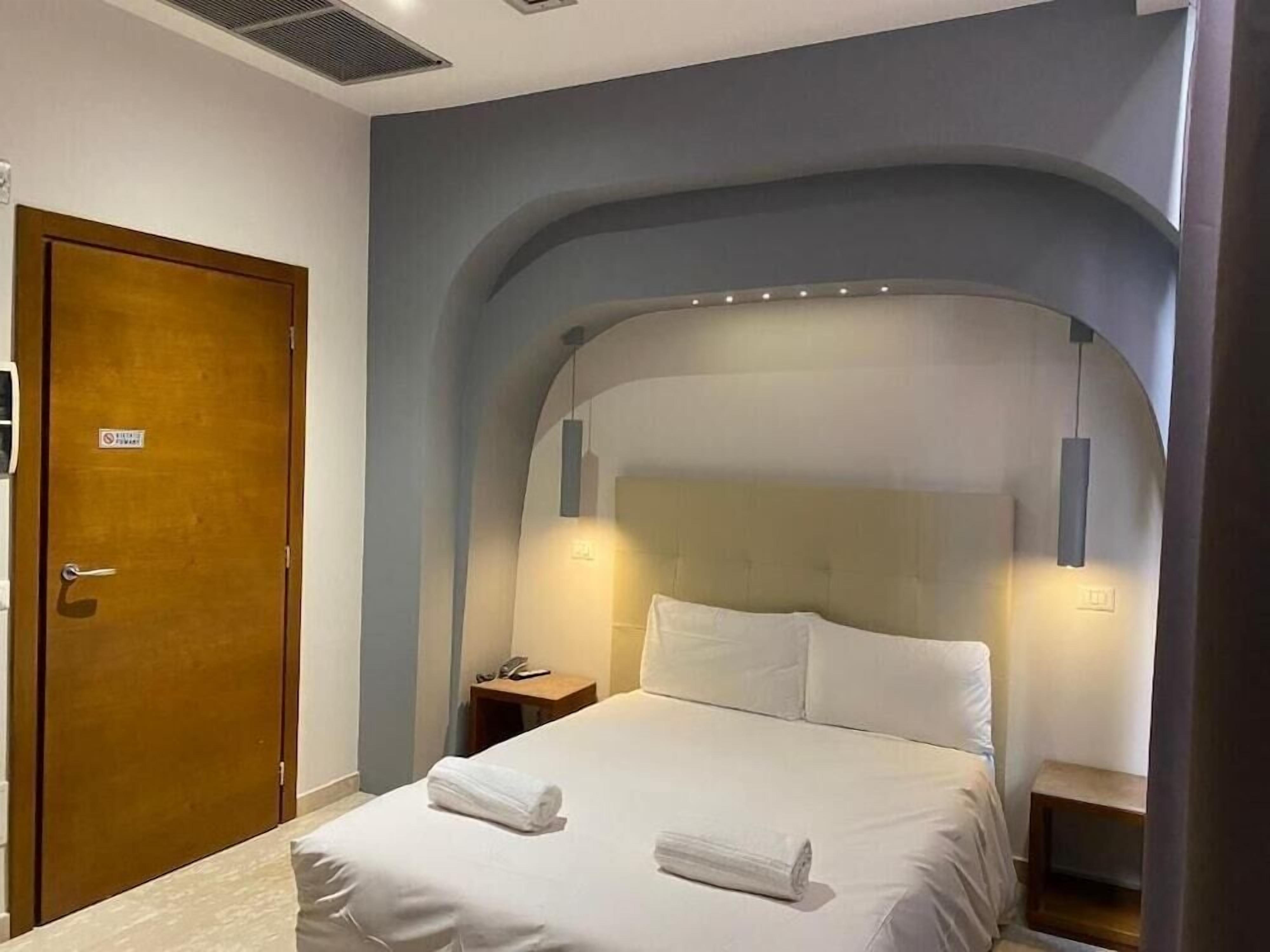 In-room safe, desk, soundproofing, free WiFi