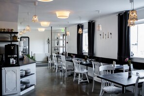 Bao gồm bữa sáng buffet hàng ngày