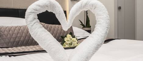 Studio (For 2 people) | In-room safe, desk, laptop workspace, blackout drapes