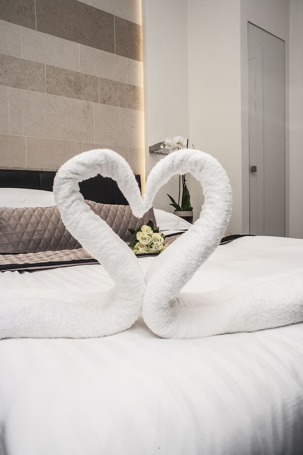 Studio (For 2 people) | In-room safe, desk, laptop workspace, blackout drapes - NOX HOTELS - Notting Hill (London)