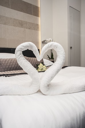 Studio (For 2 people) | In-room safe, desk, laptop workspace, blackout drapes