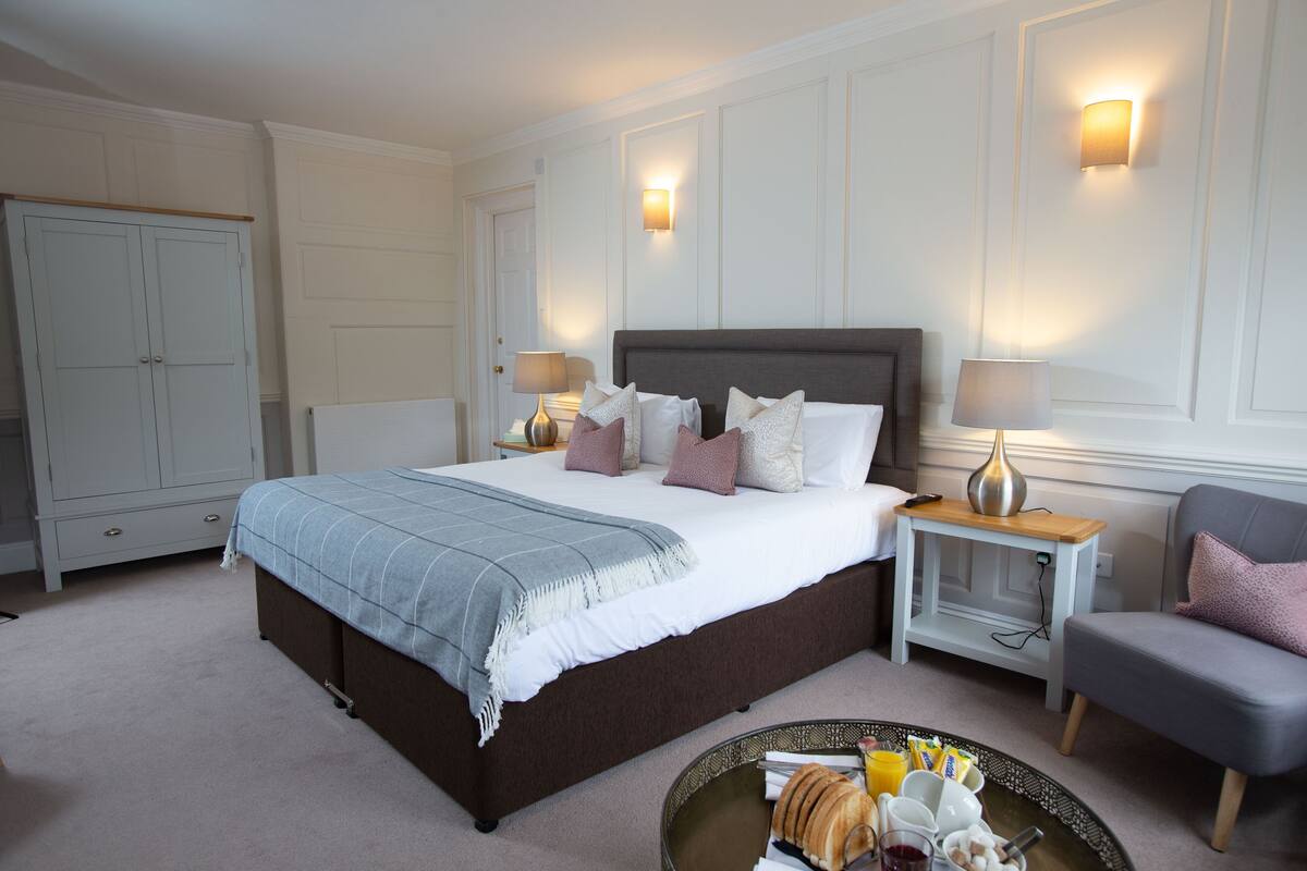 Superior Plus Double Room | Desk, iron/ironing board, free WiFi, bed sheets