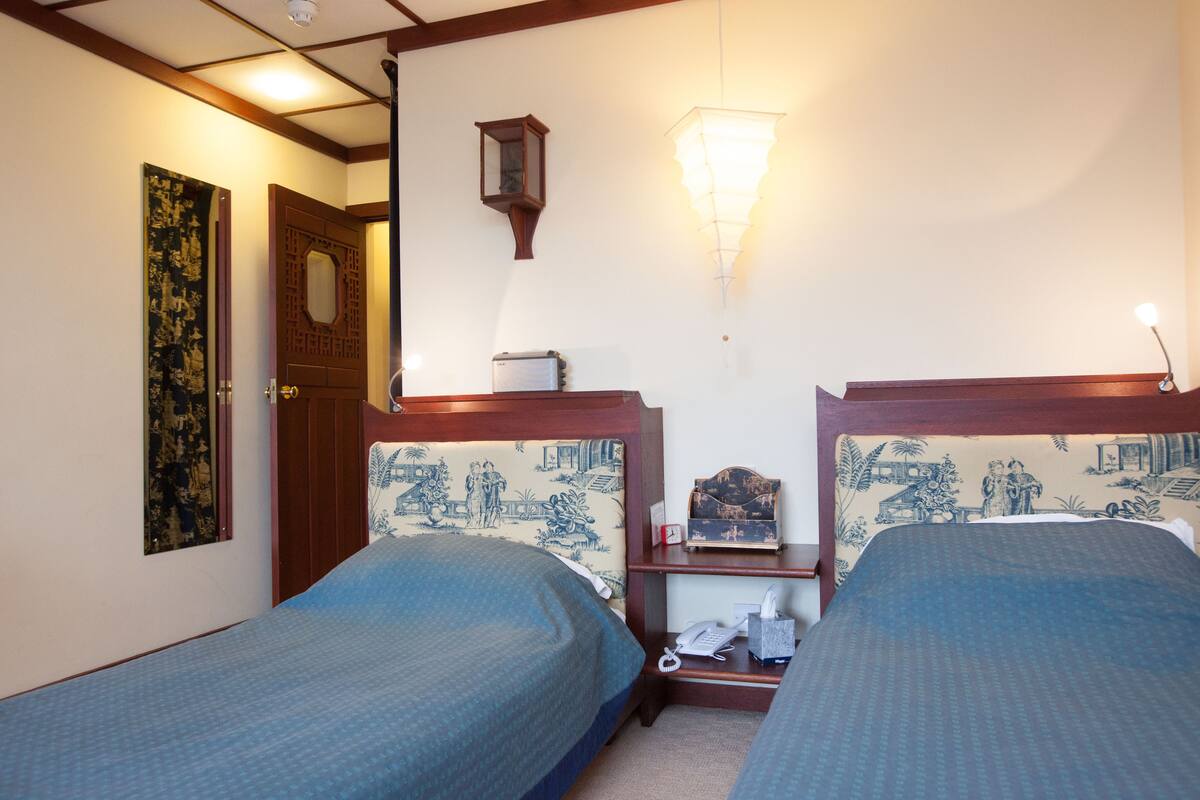 Deluxe Twin Room | Desk, iron/ironing board, free WiFi, bed sheets