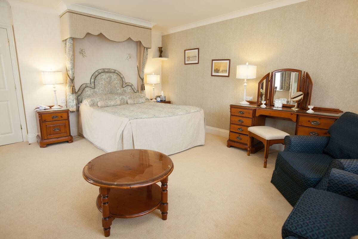 Superior Double Room | Desk, iron/ironing board, free WiFi, bed sheets