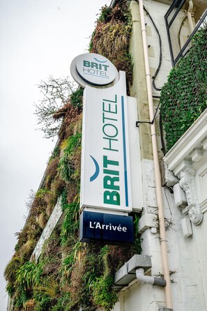 Exterior - Brit Hotel L'Arrivée Guingamp (Guingamp)