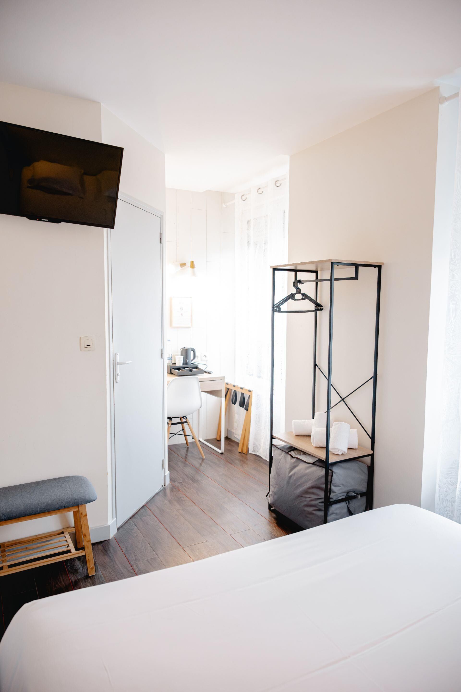Classic Double Room, 1 Queen Bed | Premium bedding, Select Comfort beds, desk