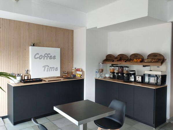 Daily continental breakfast (EUR 12.50 per person)