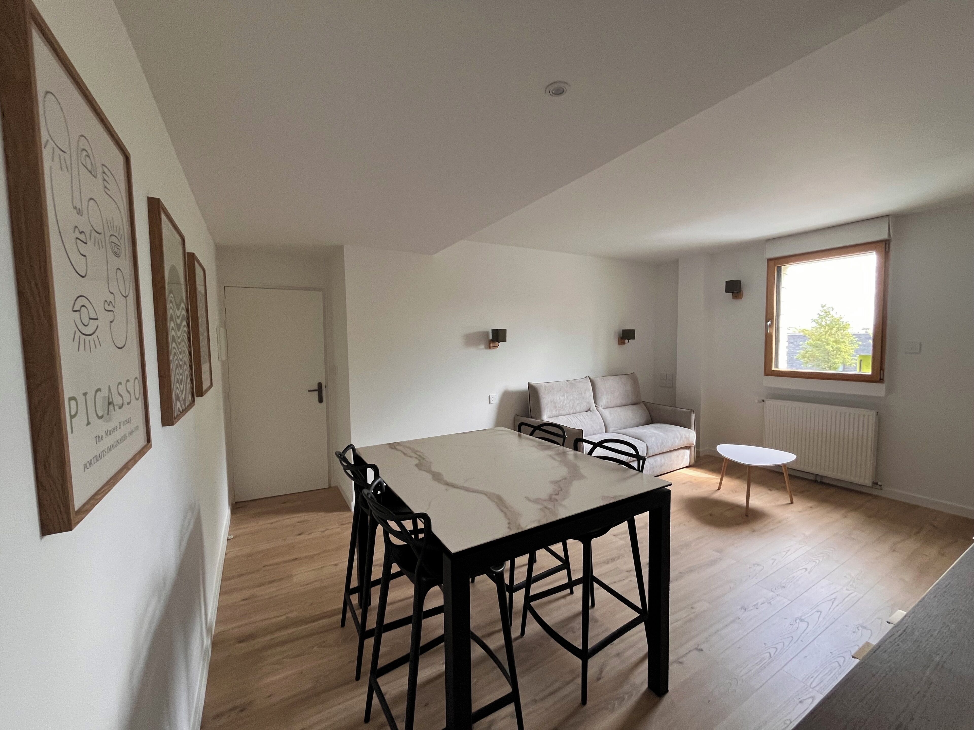 Studiosuite | Hochwertige Bettwaren, Select-Comfort-Betten, Schreibtisch