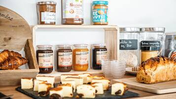 Daily continental breakfast (EUR 12.50 per person)