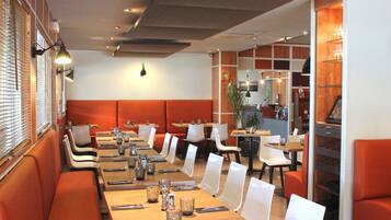 Serveert lunch en diner, Franse gerechten