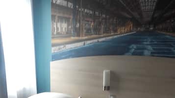 Standaard driepersoonskamer, en-suite badkamer | Een bureau, extra bedden (toeslag), gratis wifi, beddengoed